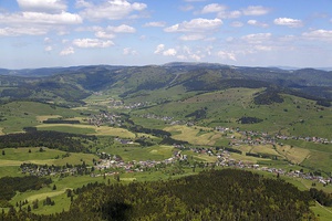 Bernau vom Flugzeug aus. Foto: Achim Mende. Bernau vom Flugzeug aus. Foto: Achim Mende.