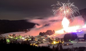 Feuerwerk beim Schneeskulpturen-Festival. Foto: Manfred Schn