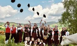 Herzlich willkommen im Bernauer Hochtal: Trachtenumzug beim Hans-Thoma-Fest. Foto: Birgit-Cathrin Duval