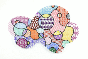Nevin Alada&#287;, Pattern Kinship, Cloud, Luminous, 2023, wasserstrahlgeschnittenes Aluminium, Acrylfarbe/waterjet cut aluminium, acrylic paint, 114 x 170 x 0,6 cm, courtesy the artist, Wentrup, Berlin, Foto: Ana Aguilera (c) VG-Bild-Kunst, Bonn 2025