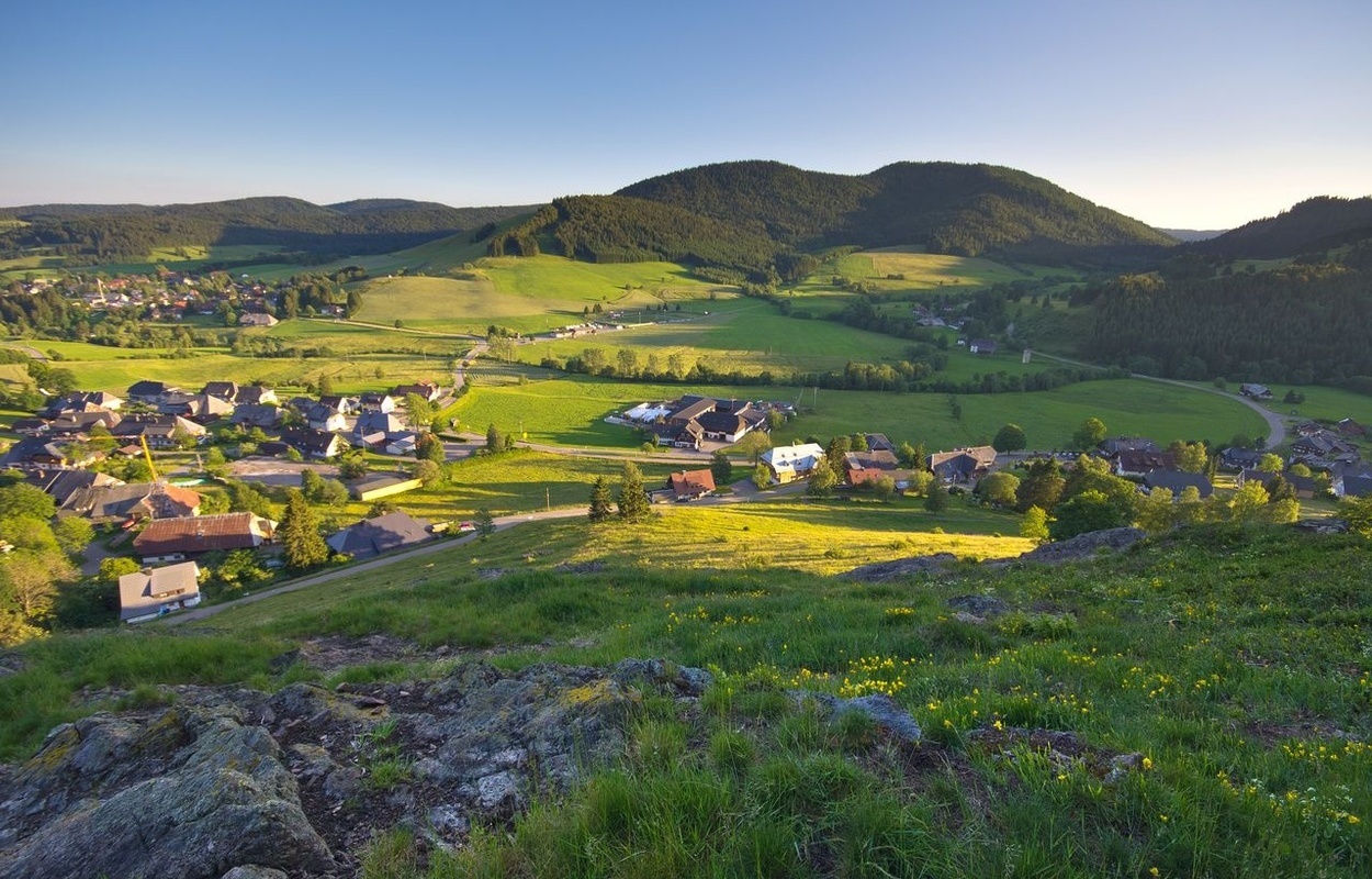 Weidelandschaft: Blick ber den Ortsteil Dorf zum Bloessling