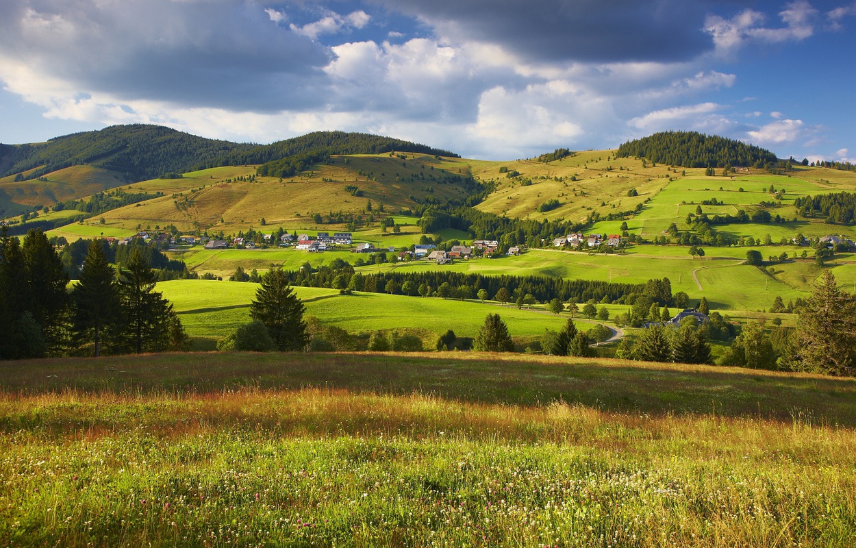 Blick auf Kaiserhaus und den Kaiserberg im Bernauer Hochtal. Foto: Erich Spiegelhalter Blick auf Kaiserhaus und den Kaiserberg im Bernauer Hochtal. Foto: Erich Spiegelhalter
